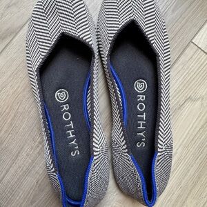 Rothy's Navy and White Chevron Flats - size 8. Washable and eco friendly